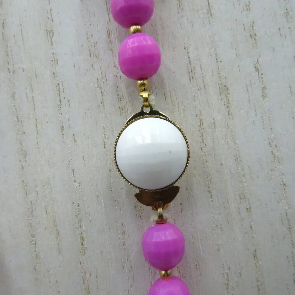 Hong Kong Necklace 24